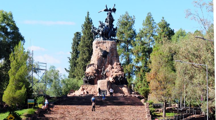Mates y show en vivo en el Cerro de la Gloria Foto: ALF PONCE MERCADO / MDZ