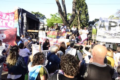 Trabajadores y la comunidad del Hospital Garrahan se movilizó hasta Olivos. Foto: MDZ