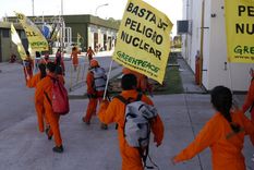 greenpeace logro entrar a la central nuclear de embalse