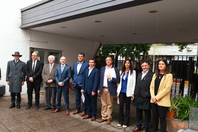 MDZol | Algunos integrantes de la Corte junto a funcionarios del Gobierno Foto: ALF PONCE MERCADO / MDZ