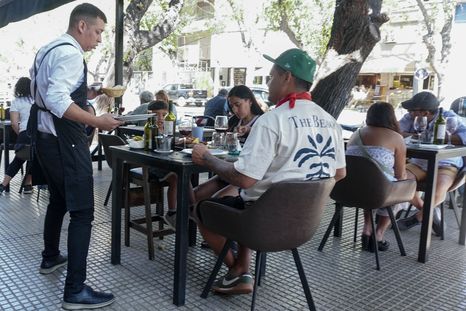 La oferta de restaurantes en la provincia creció por encima de la demanda real y el mercado hoy exige una depuración. La oferta de restaurantes en la provincia creció por encima de la demanda real y el mercado hoy exige una depuración.