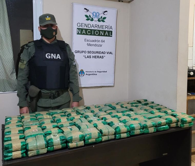 Los paquetes con la mercadería ilegal que tenía como destino Mendoza. Foto: Gentileza Gendarmería