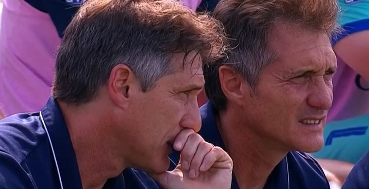 Confundieron a Guillermo con Gustavo en la conferencia de prensa y su reacción se volvió viral.