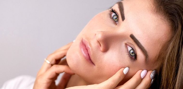 Es primordial utilizar desmaquillante para cuidar la piel del rostro. Foto: Pixabay - pixabay.com