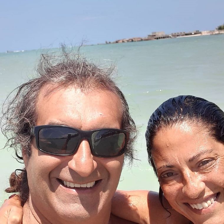 José y Lorena están varados en un paso fronterizo Foto: Instagram @km_chulas