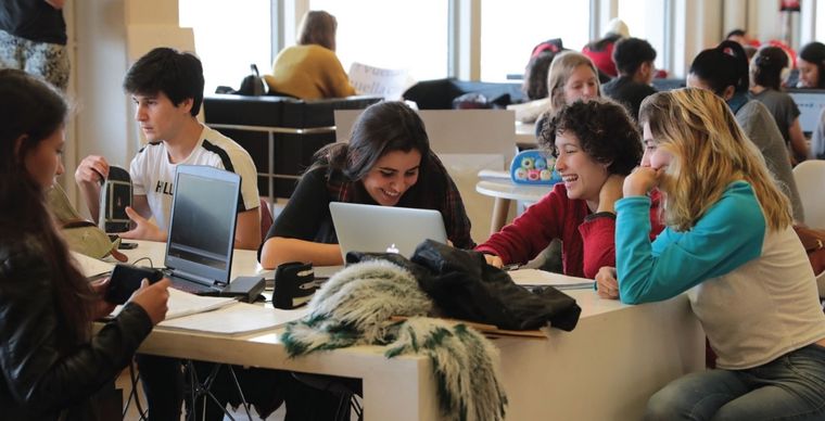 Los alumnos lograr establecer un punto de contacto entre la empresa y la facultad. Foto: UBA