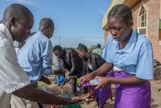 En Lilongwe, Malawi, también están tomando medidas preventivas contra la covid-19, como lavarse constantemente las manos.