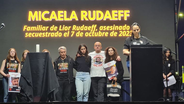 Familiares de argentinos secuestrados por Hamás hablaron en el acto Familiares de argentinos secuestrados por Hamás hablaron en el acto