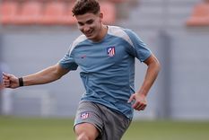 Julián Álvarez ya se está entrenando con el Atlético de Madrid, y podría tener como compañero a otro campeón del mundo. Foto: @Atleti