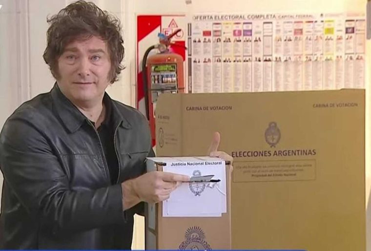 El presidente Javier Milei emitió su voto en la UTN.