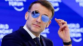 Macron no se quitó las gafas en ningún momento. Macron no se quitó las gafas en ningún momento.