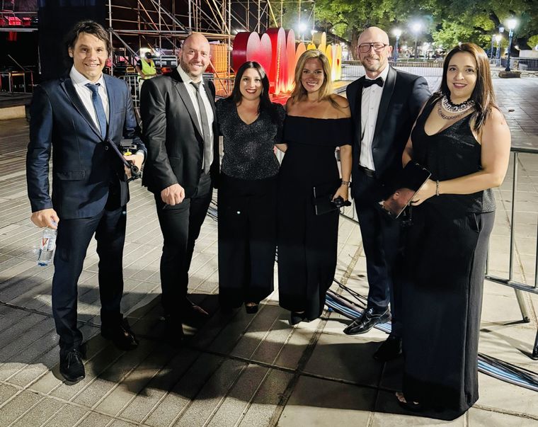 Jona Conti, Fernando Costabile, Lorena Miranda, Ofelia Cuadra, Valentina Gratón y Alejandro Cohen. Foto: Gentileza