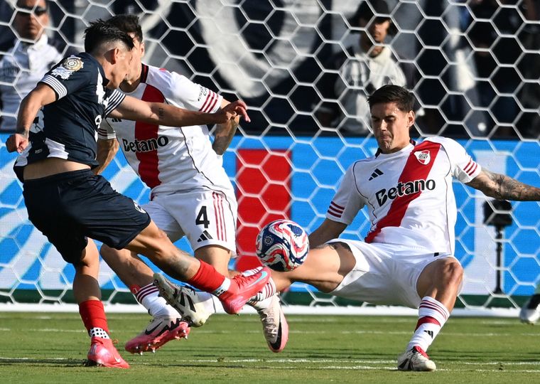 River empató con Monterrey en el Rose Bowl de Pasadena.