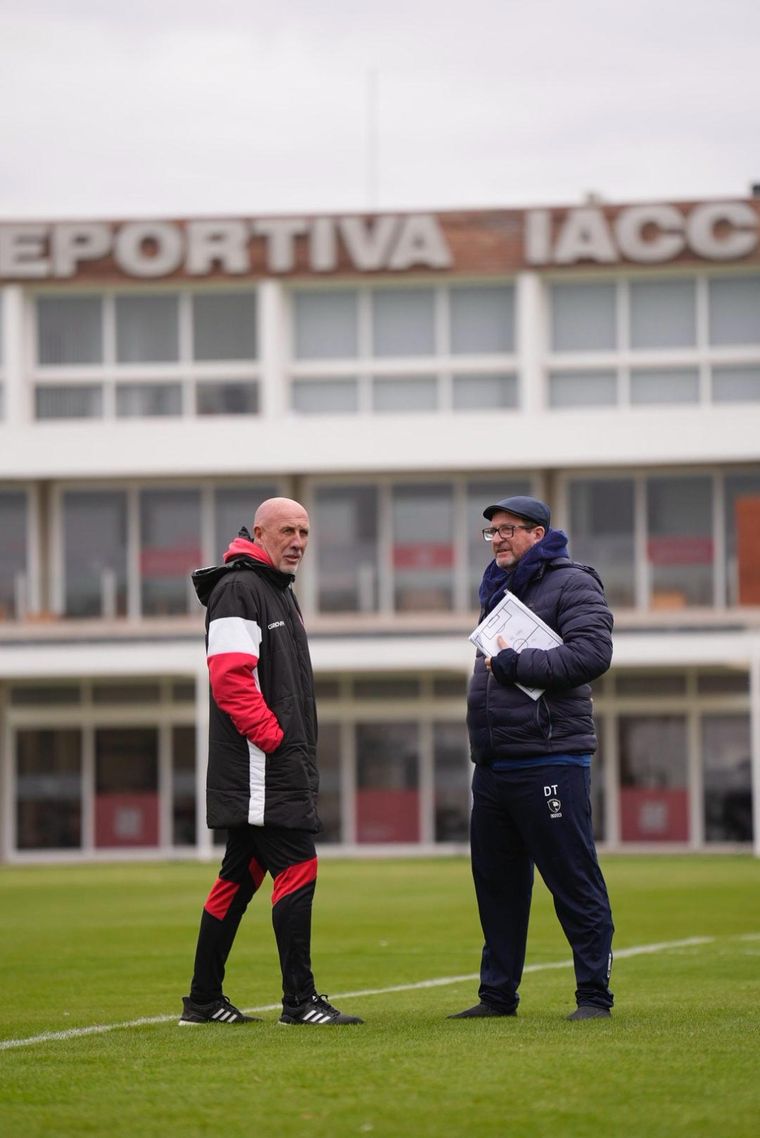 Daniel Oldrá y Alfredo Berti, en la previa del amistoso que se jugó esta mañana en Córdoba. Foto: Prensa Independiente Rivadavia.