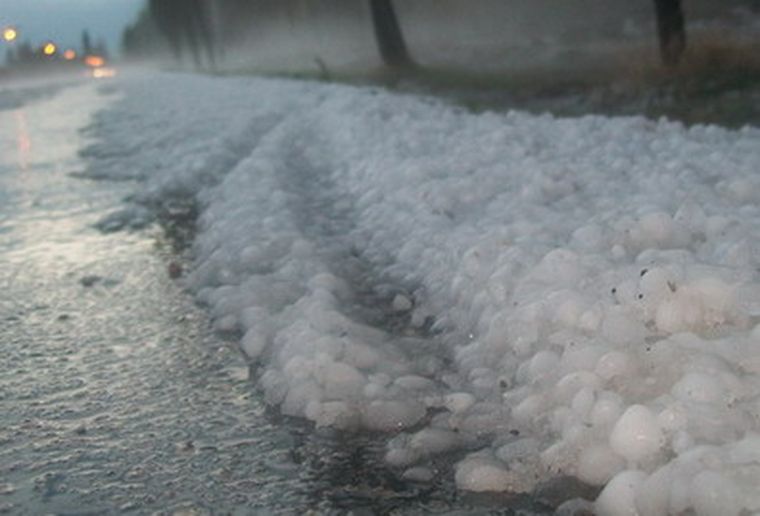 Granizo acumulado en Colonia Las Rosas. Foto: Fabio Miranda