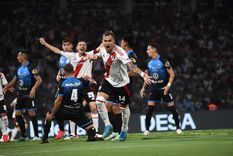Leandro González Pírez ya convirtió el tanto que abrió el camino del triunfo de River y sale a festejarlo con la boca llena de gol. Foto: Prensa Copa Argentina (@Copa_Argentina)