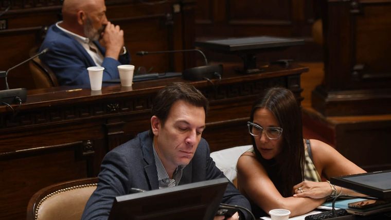 Mauricio Sat y Mercedes Derrache, senadores del peronismo.