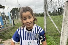 África, una habilidosa niña que juega en el club Peñarol de Mar del Plata.