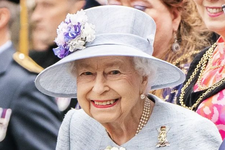 Esta es la tierna foto que se sacó la reina Isabel II con sus nietos y bisnietos. Foto: INSTAGRAM @THEROYALFAMILY