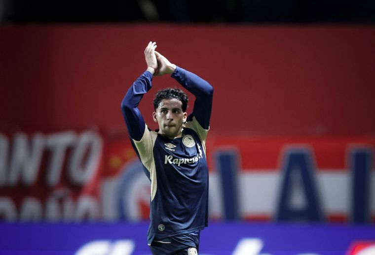 Hernán López Muñoz, figura de Argentinos Juniors, festeja su gol en el triunfo 1-0 frente a River.&nbsp;