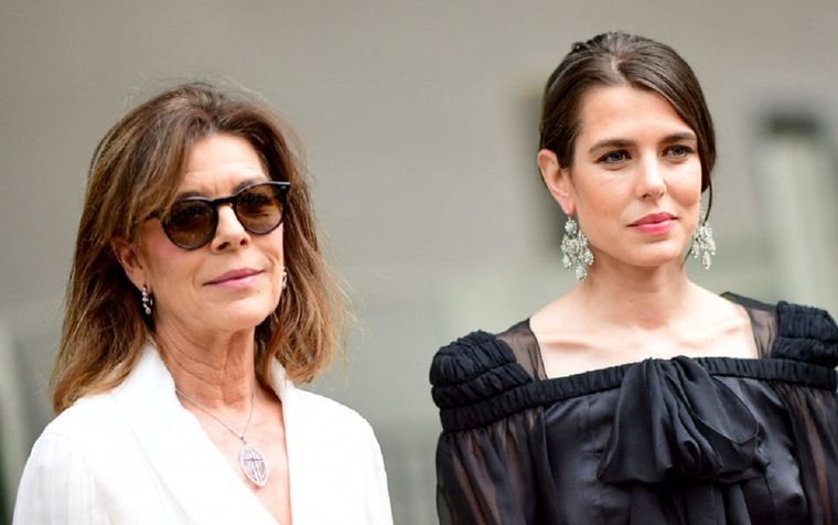 Carolina de Mónaco y Carlota Casiraghi, unidas por el estilo elegante y chic. Foto: Instagram