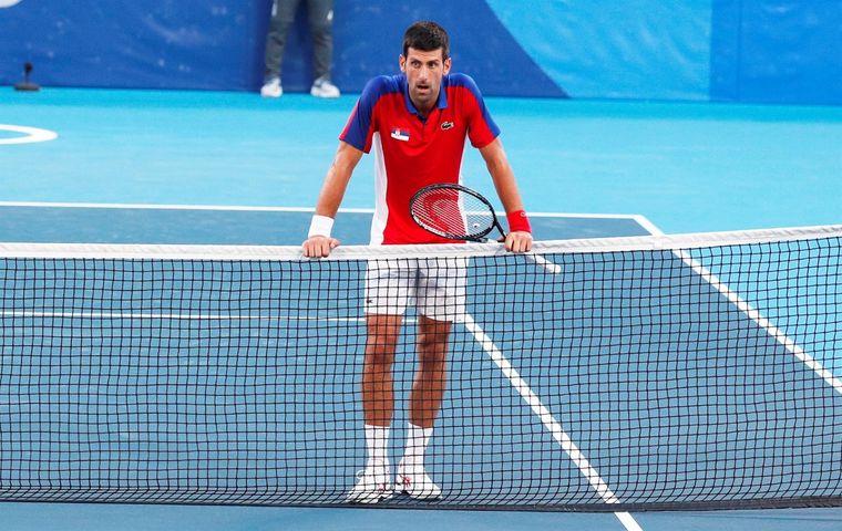 El serbio no pudo defender el título conseguido en Melbourne en 2021. Foto: EFE