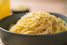 Receta de pasta con mantequilla y queso casera lista en pocos pasos sencillos.