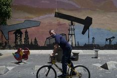 Venezuela tiene las mayores reservas de crudo en el mundo, aunque la producción del país es limitada debido a las sanciones. Venezuela tiene las mayores reservas de crudo en el mundo, aunque la producción del país es limitada debido a las sanciones.