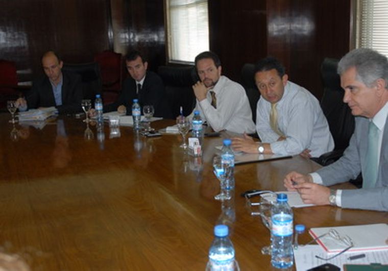 Jaque en acción con su gabinete.