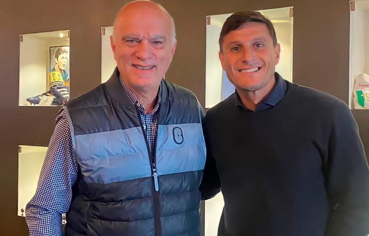 Zanetti y a su izquierda Grindetti, flamante vicepresidente de Independiente.