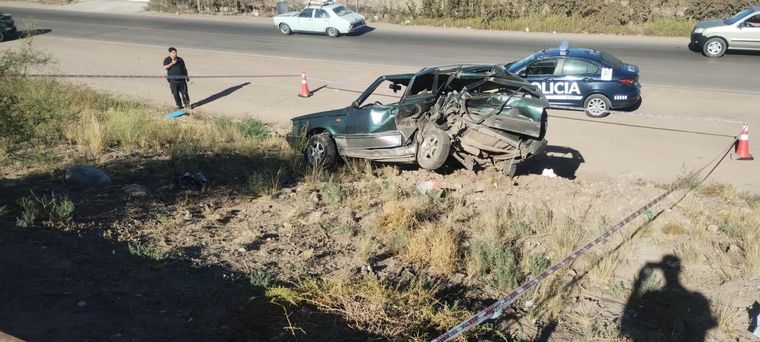 Así quedó el vehículo en el que se encontraba la víctima fatal tras ser impactado desde atrás Foto: Ministerio de Seguridad de Mendoza