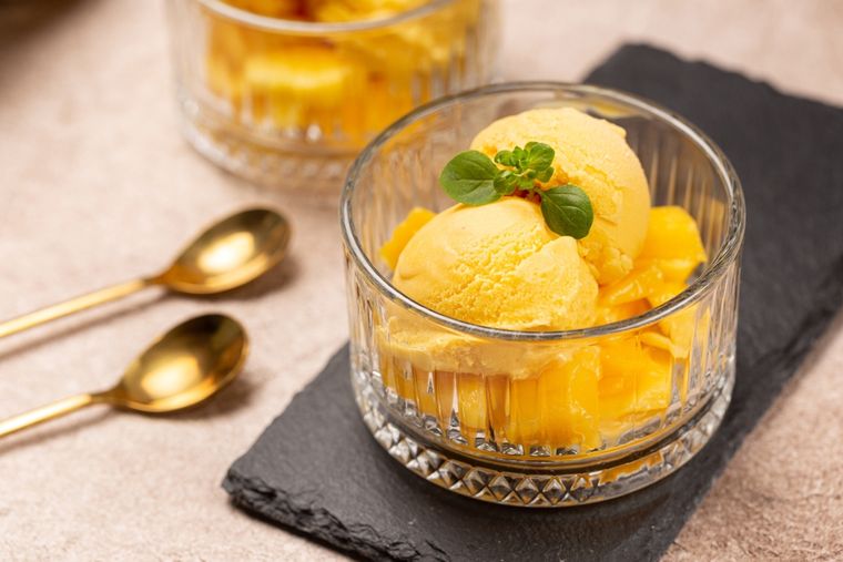 La receta de helado de mango se popularizó en climas tropicales por su frescura y sabor intenso. La receta de helado de mango se popularizó en climas tropicales por su frescura y sabor intenso.