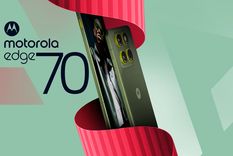 El nuevo Motorola edge 70 rompe con la tradición de pantallas curvas para lograr un diseño ultradelgado.