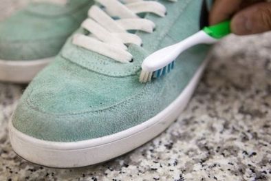 MDZol | Los trucos infalibles para limpiar las zapatillas de gamuza Hoy te dejamos tres consejos para quitar manchas del calzado de este material. Foto: Archivo