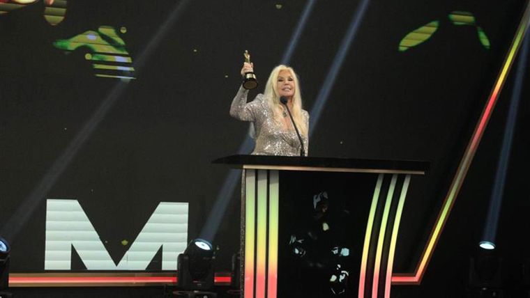 Susana Giménez fue premiada una vez más y las críticas no se hicieron esperar. Susana Giménez fue premiada una vez más y las críticas no se hicieron esperar.