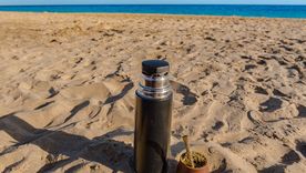 El pueblo de Mar Azul creció entre pinos y arena, sin perder su perfil tranquilo. El pueblo de Mar Azul creció entre pinos y arena, sin perder su perfil tranquilo.