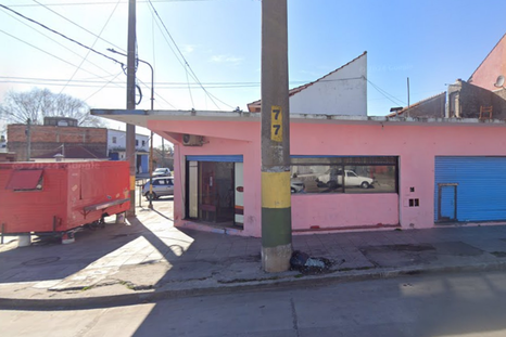 El bar “Tormenta” está ubicado en la intersección de Juramento y Vértiz.