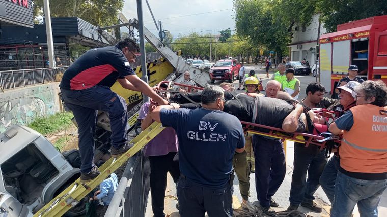 El camionero debió ser rescatado El camionero debió ser rescatado