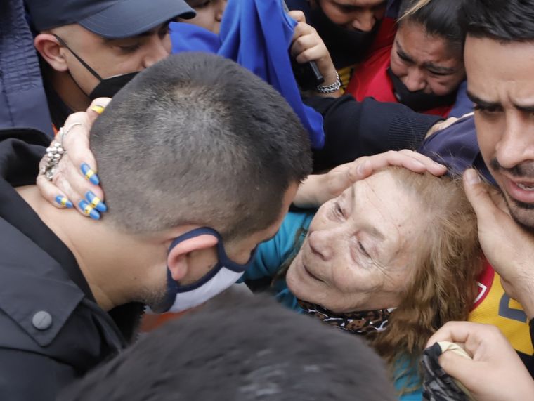 Román rescató a la mujer, quien vivió un momento inolvidable. Foto: @labonaerensedd