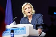 Marine Le Pen ha insistido en que su partido político, Agrupación Nacional, puede conseguir la mayoría absoluta en la segunda vuelta de las parlamentarias. Foto: GETTY IMAGES