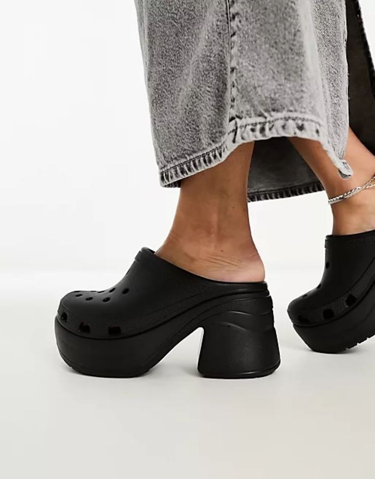 Nueva polémica a la vista con estas plataformas Crocs Foto: Asos