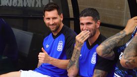Messi presenció el blooper con el himno desde el banco de suplentes. Messi presenció el blooper con el himno desde el banco de suplentes.