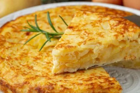La tortilla de papas es una comida de origen español, aunque su principal ingrediente es claramente americano. La tortilla de papas es una comida de origen español, aunque su principal ingrediente es claramente americano.