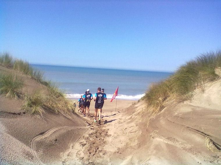 Es un balneario pensado para caminar, respirar aire limpio y disfrutar días largos. Fotos y video: Sentí Argentina y @Paseando Ando.