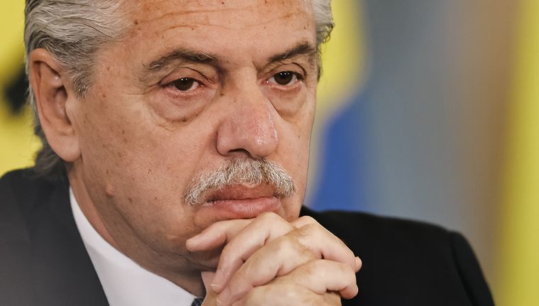 Alberto Fernández está recluido en el departamento de Puerto Madero. Foto: EFE