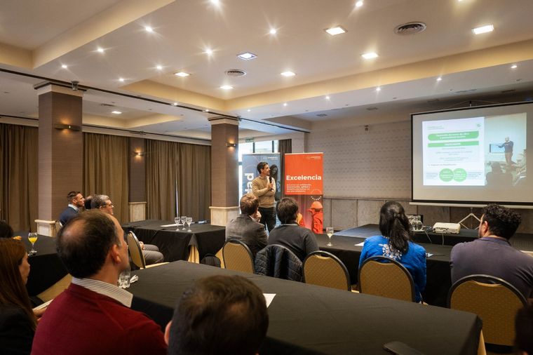 Presentación del Resumen de Sostenibilidad de Josemaria ante la comunidad. Foto: Gentileza