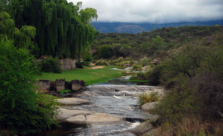 Nono es uno de los pueblos ideales para disfrutar playas de río amplias y aguas cristalinas. Nono es uno de los pueblos ideales para disfrutar playas de río amplias y aguas cristalinas.
