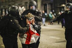 Una manifestante es detenida por la Policía de Georgia. Foto: EFE. Foto: EFE Una manifestante es detenida por la Policía de Georgia. Foto: EFE. Foto: EFE