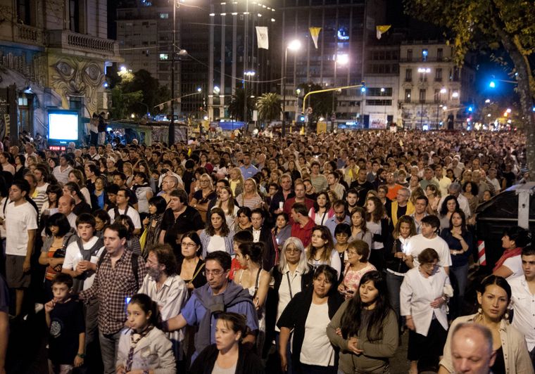 Miles de personas participan, cada año, del Vía Crucis del Viernes Santo. Miles de personas participan, cada año, del Vía Crucis del Viernes Santo.