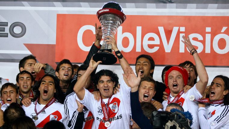 River ganó el Clausura 2008 y quedó último en el Apertura. River ganó el Clausura 2008 y quedó último en el Apertura.
